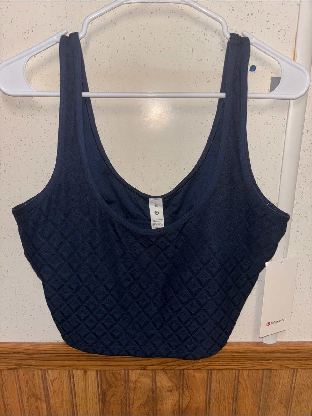 NWT- lululemon athletica Textured Mesh Tennis Tank (size x-large)